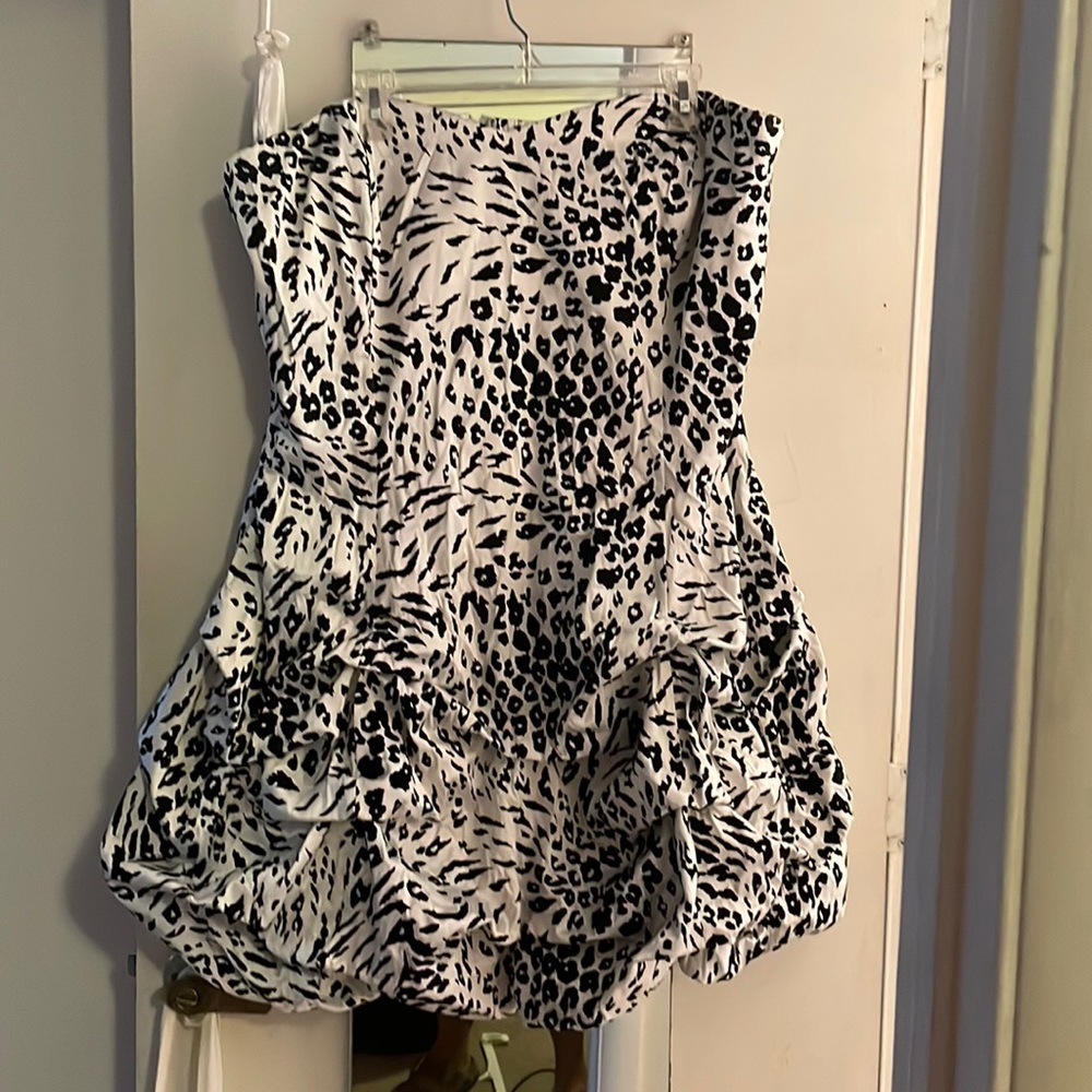 Strapless leopard party dress